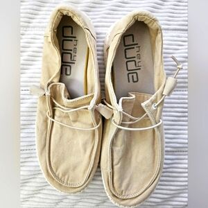 Hey Dude Womens Tan/khaki Casual Shoes Size 9 NWOT